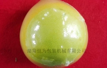 湖南本土柚子包裝機成功交付使用，一款省成本節(jié)約人工的柚子熱收縮膜包裝機